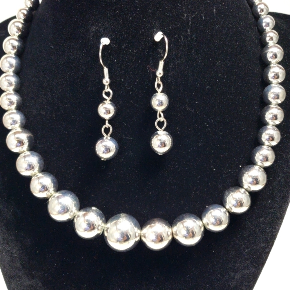 Sparkling Silver Beaded Necklace & Dangle Earrings Set – Women’s Fashion Jewelry - Picture 9 of 9